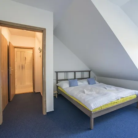 Pernstejnuv Statek Guest house