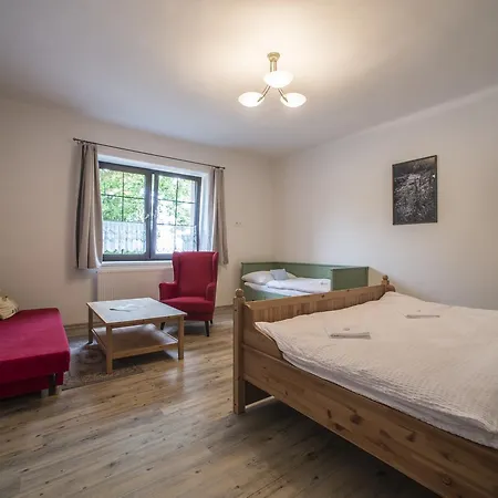Pernstejnuv Statek Guest house *