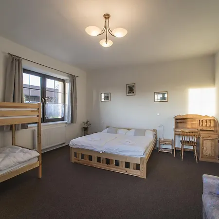 Pernstejnuv Statek Guest house