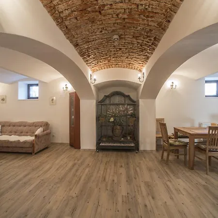 Πανσιόν Pernstejnuv Statek Divci Kopy