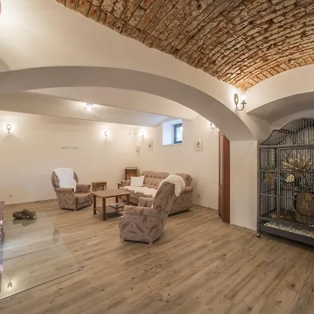 Pernstejnuv Statek Guest house