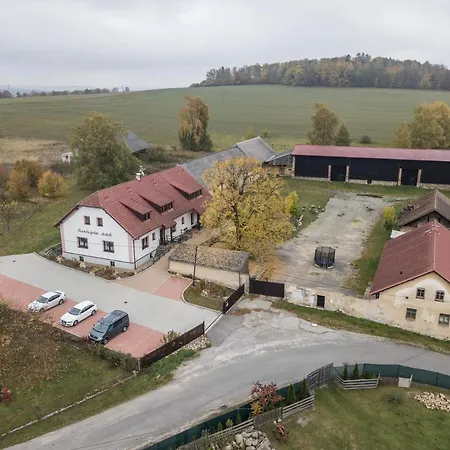 Pernstejnuv Statek Guest house